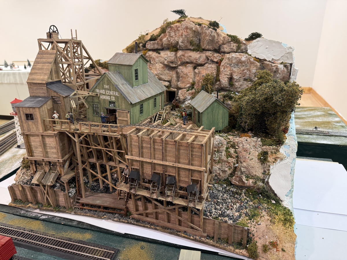 scratchbuilt mine