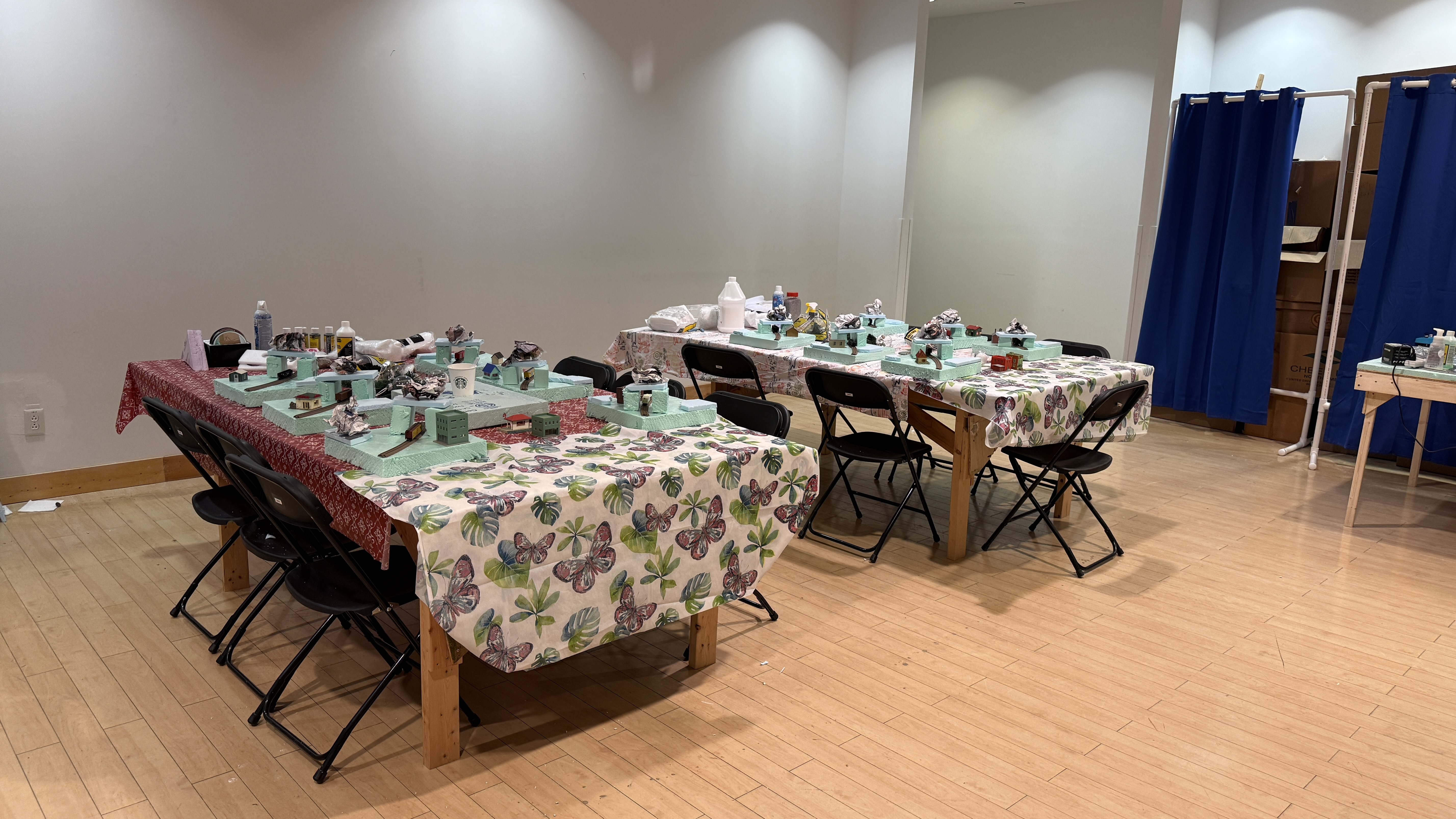 Table-of-dioramas-from STEAM-Program