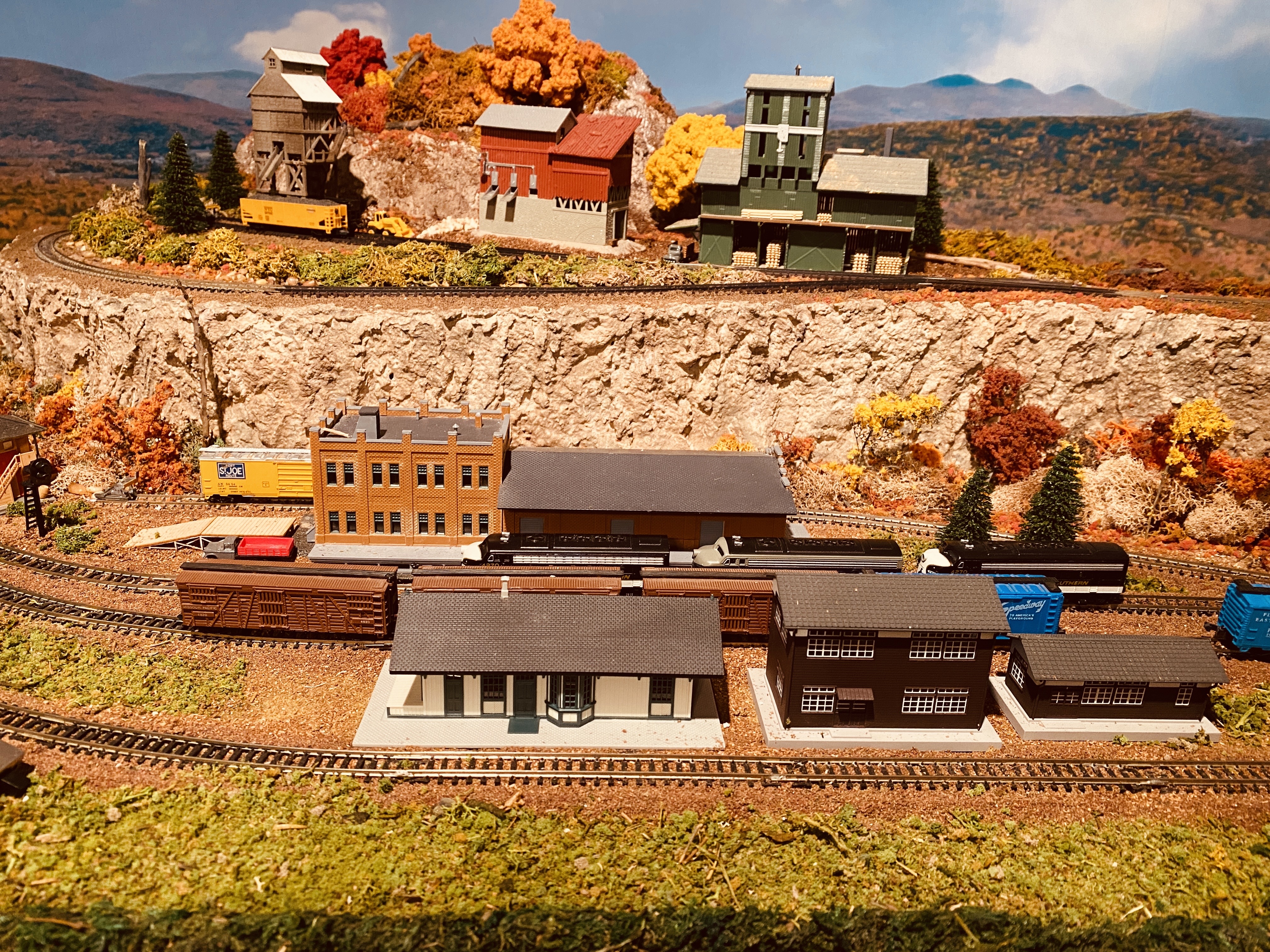 Model Railroad Photo by BYMRR.com