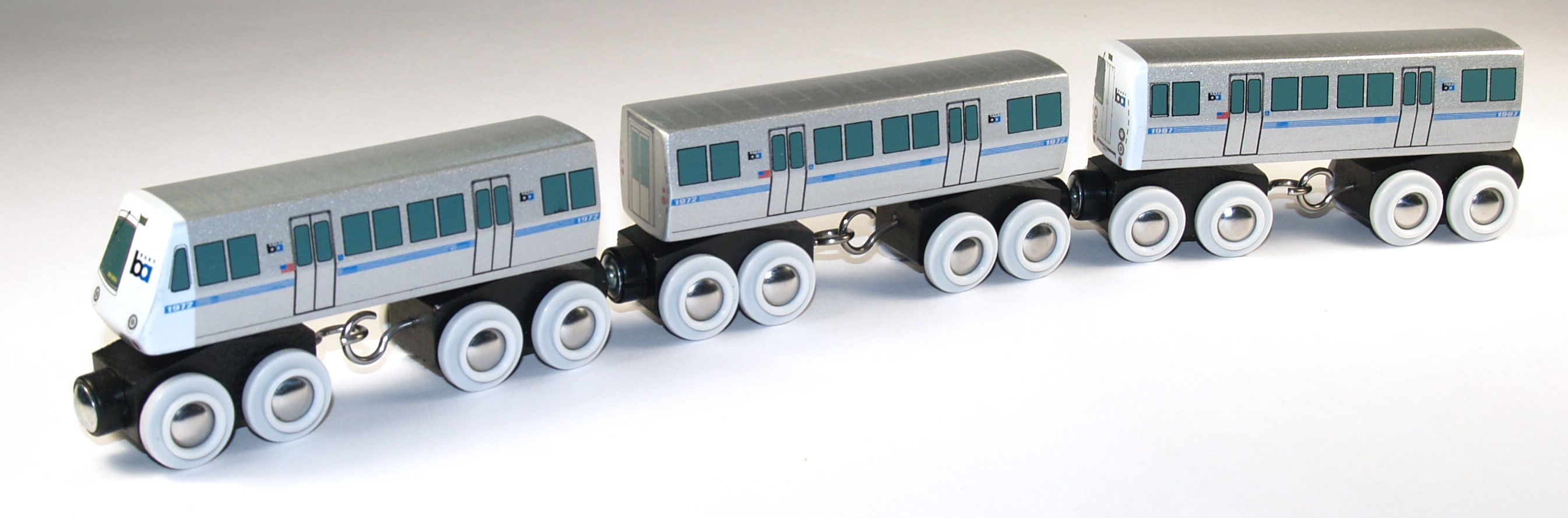 Lalok BART train - wood